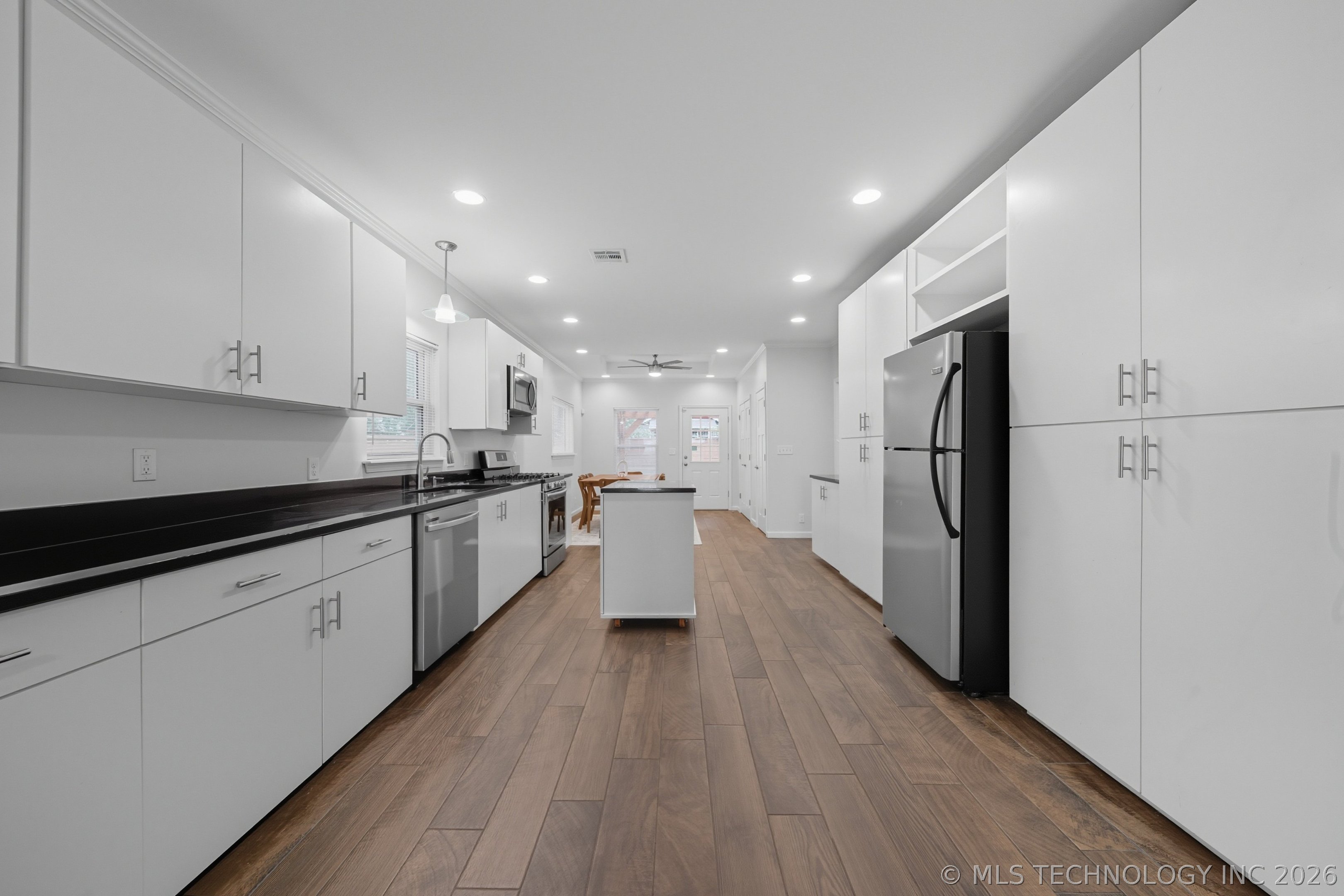 1135 S Lewis Place Property Photo 10