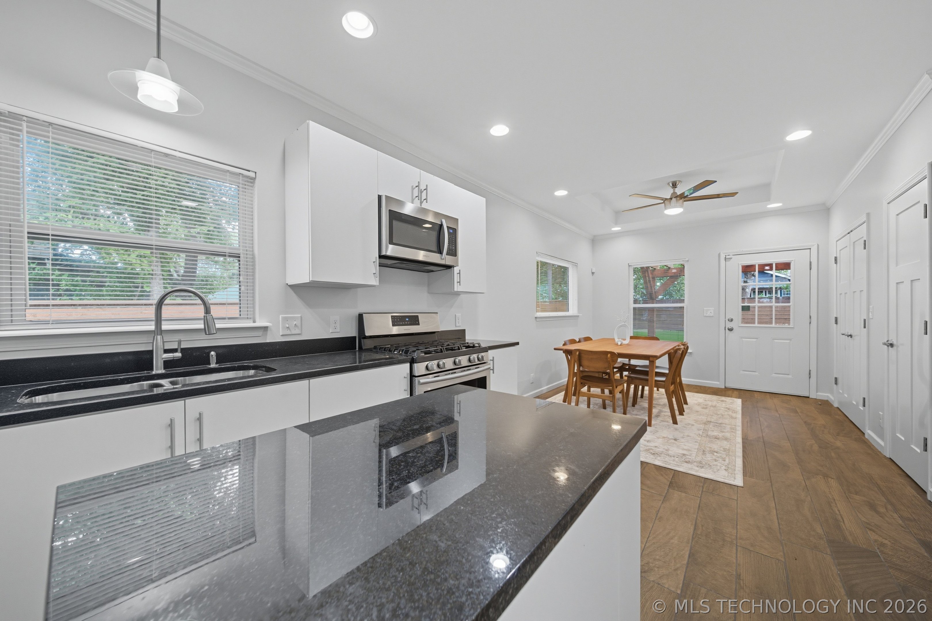 1135 S Lewis Place Property Photo 12