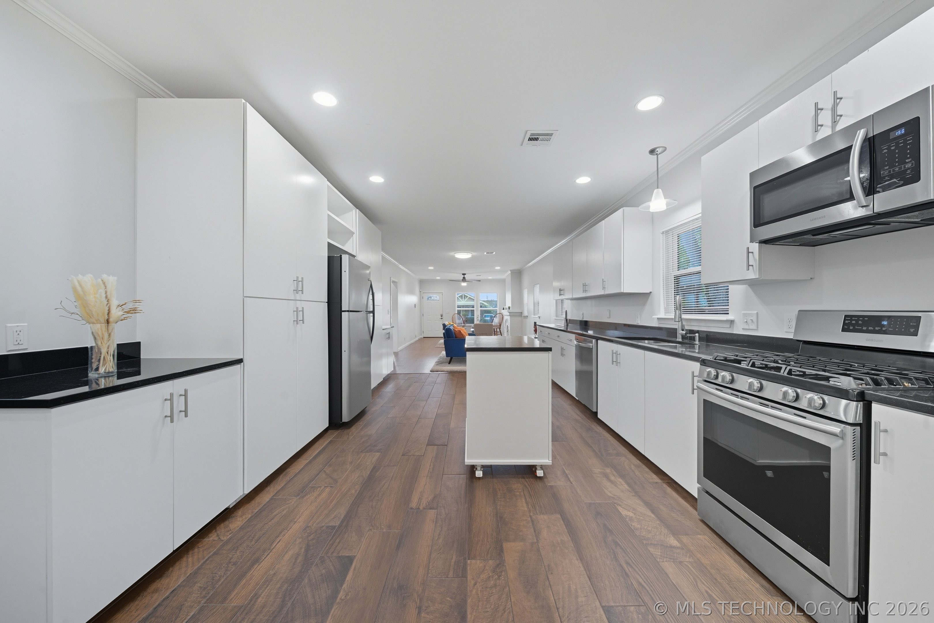 1135 S Lewis Place Property Photo 13