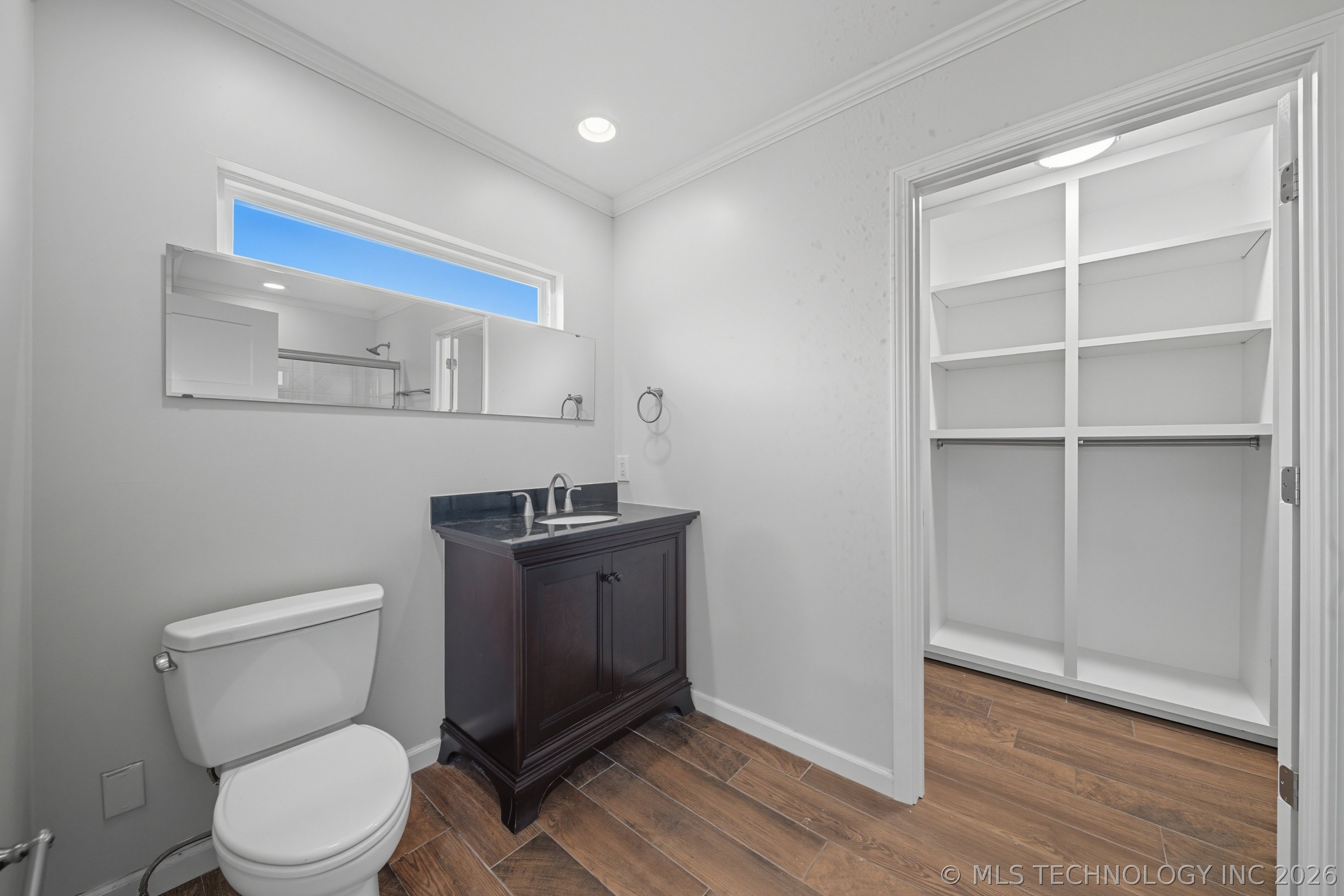 1135 S Lewis Place Property Photo 18