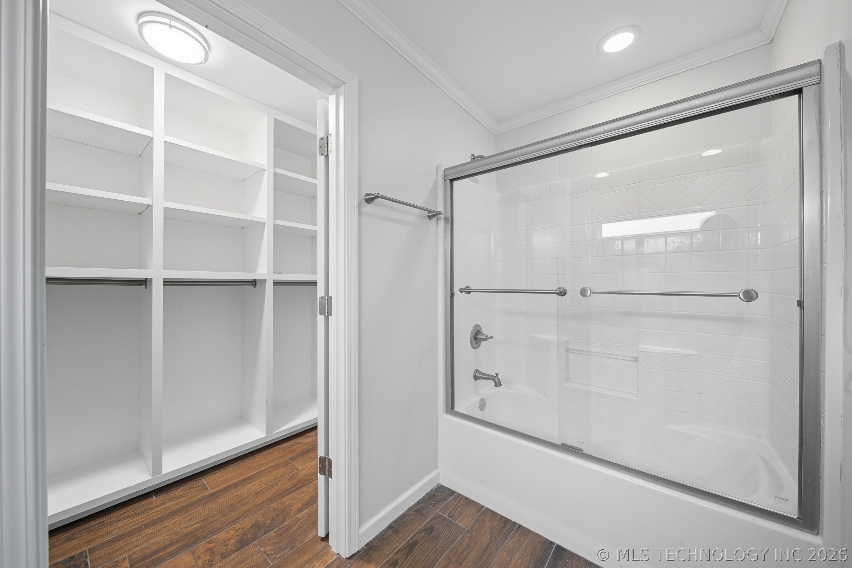 1135 S Lewis Place Property Photo 19