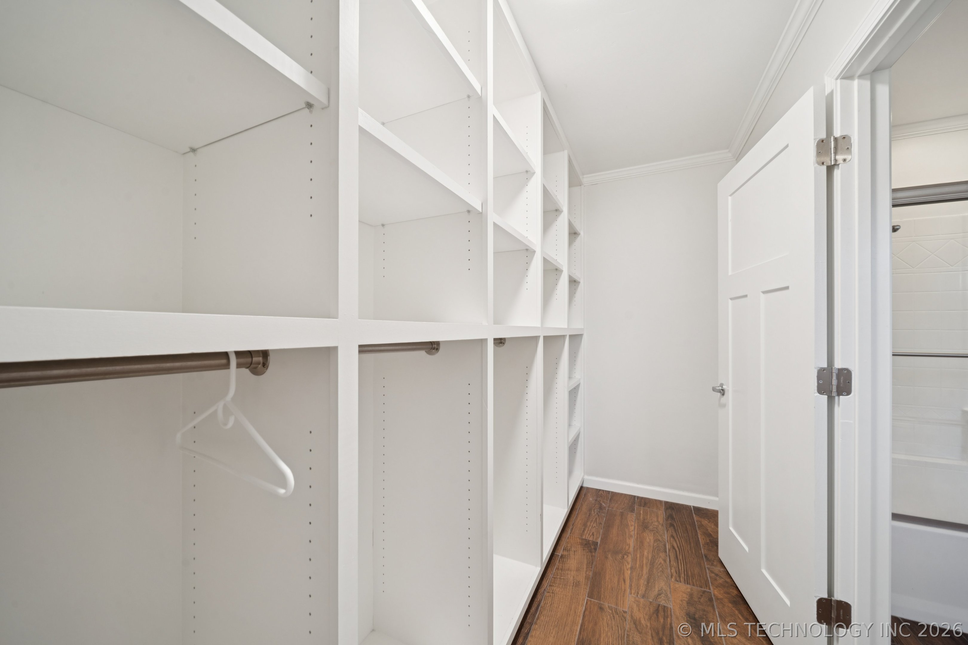 1135 S Lewis Place Property Photo 20