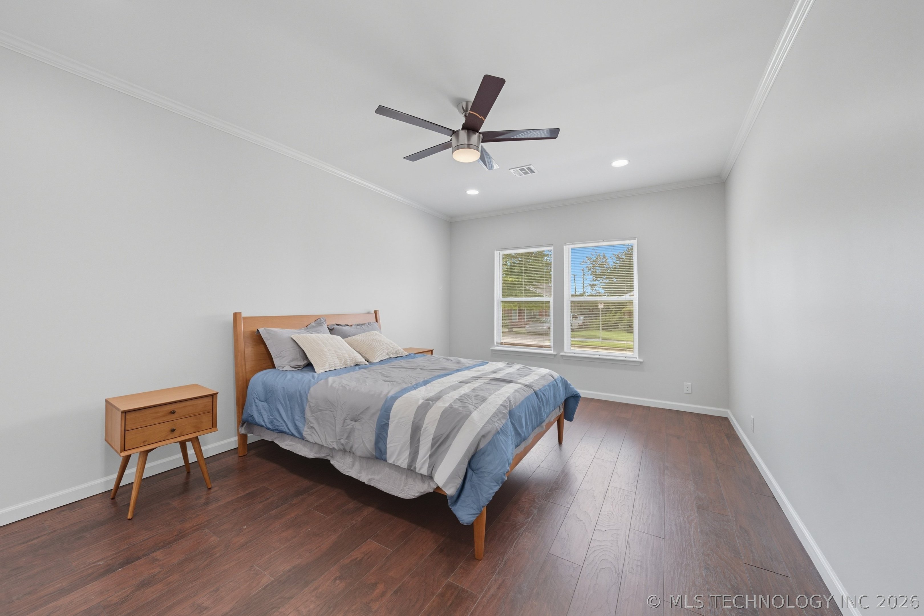 1135 S Lewis Place Property Photo 22