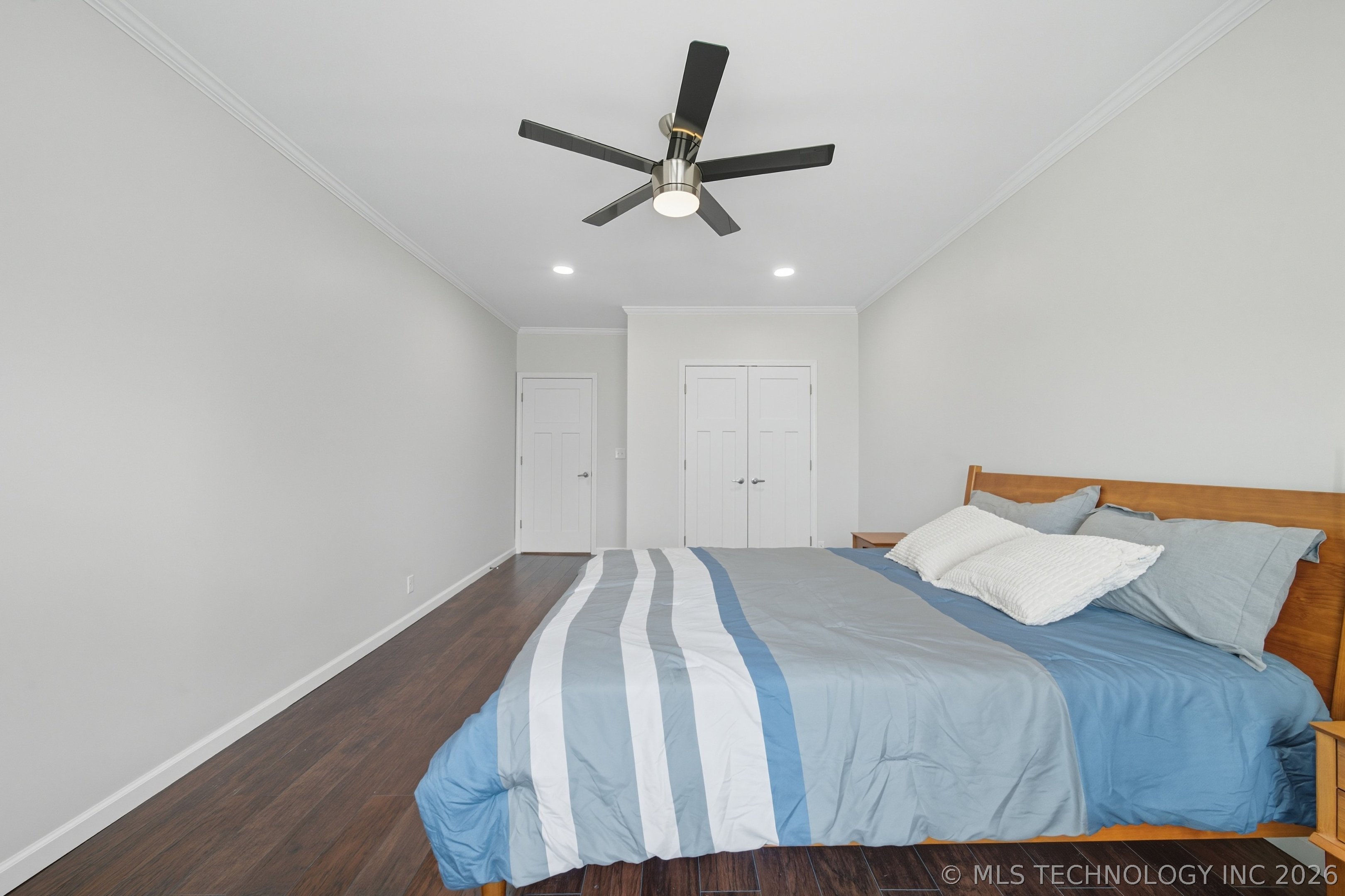 1135 S Lewis Place Property Photo 23