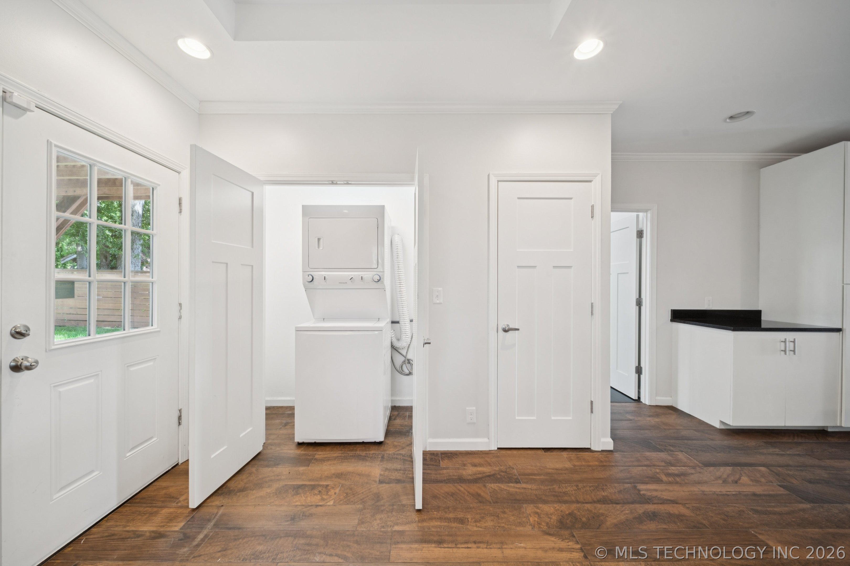 1135 S Lewis Place Property Photo 26