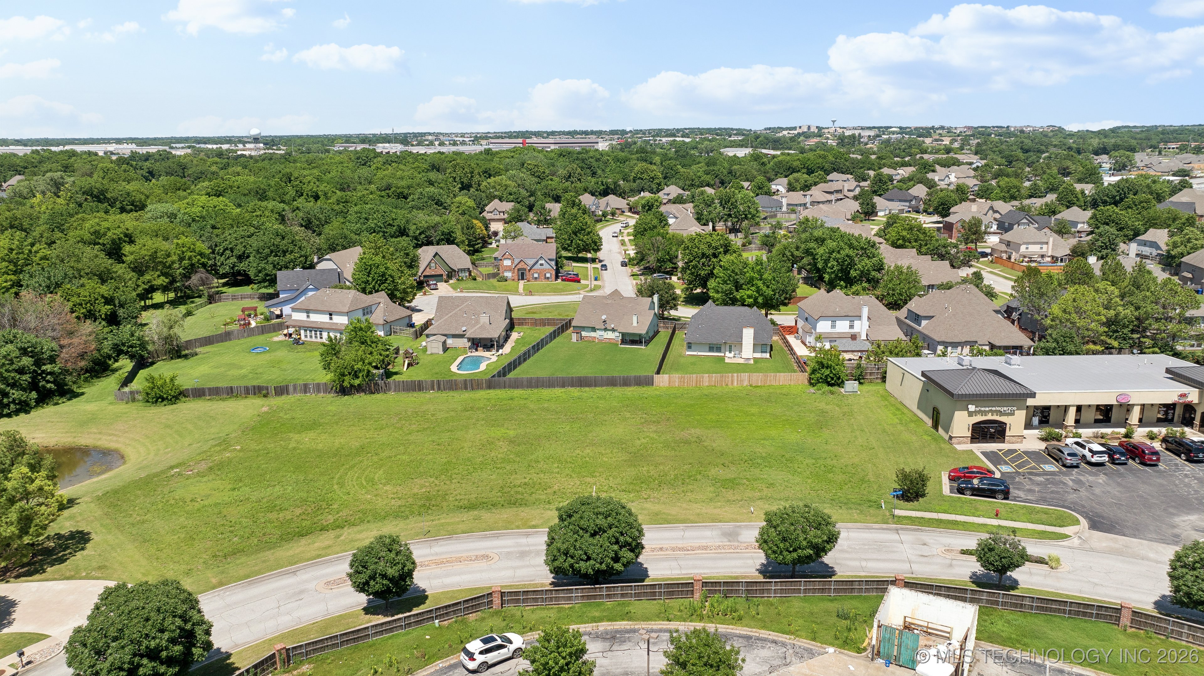 3200 W Lansing Street Property Photo 2