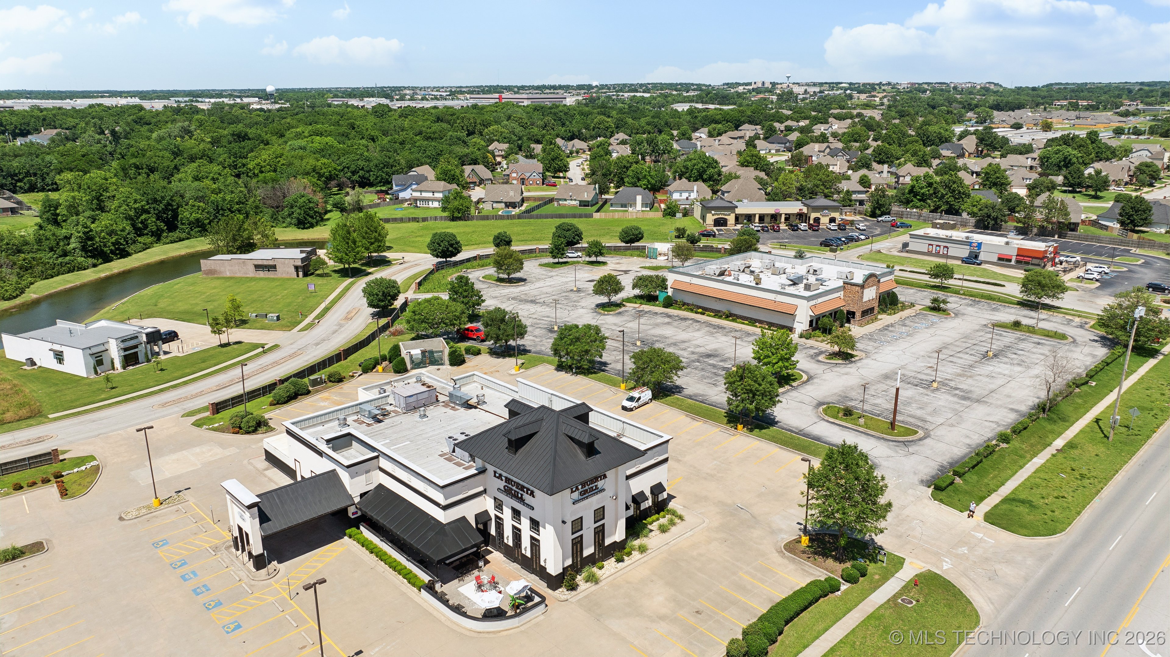 3200 W Lansing Street Property Photo 3