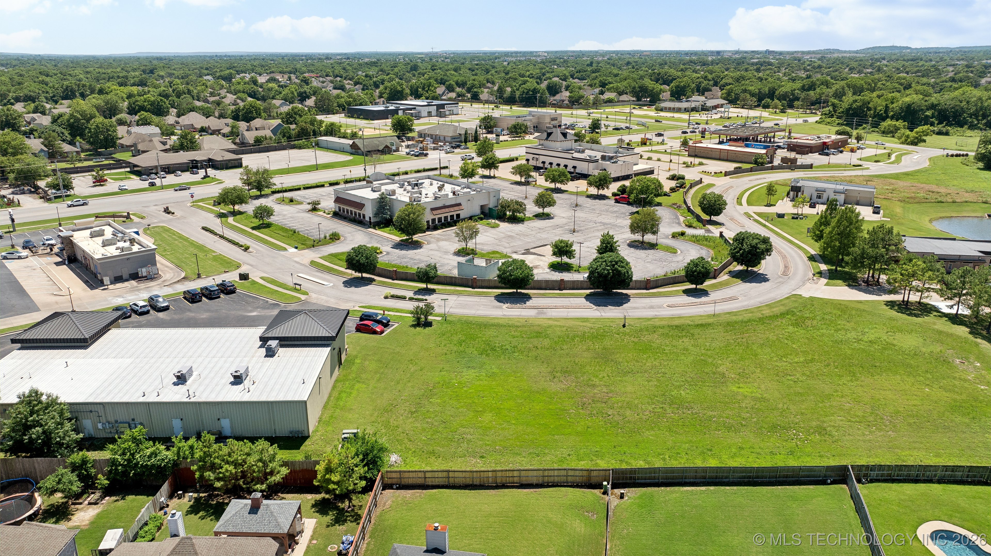 3200 W Lansing Street Property Photo 4