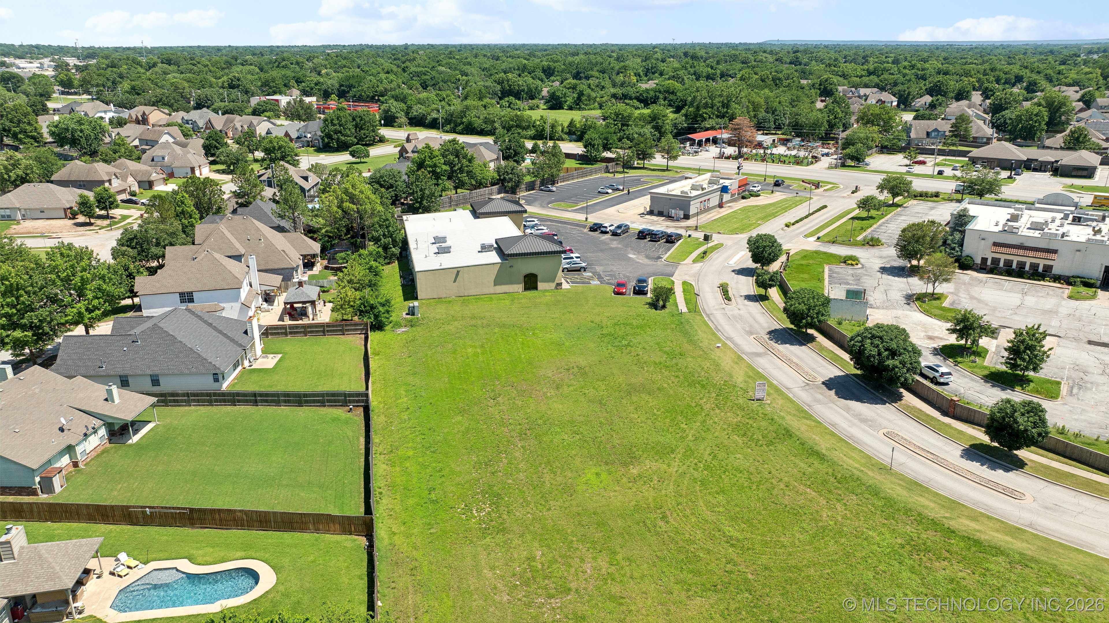 3200 W Lansing Street Property Photo 5