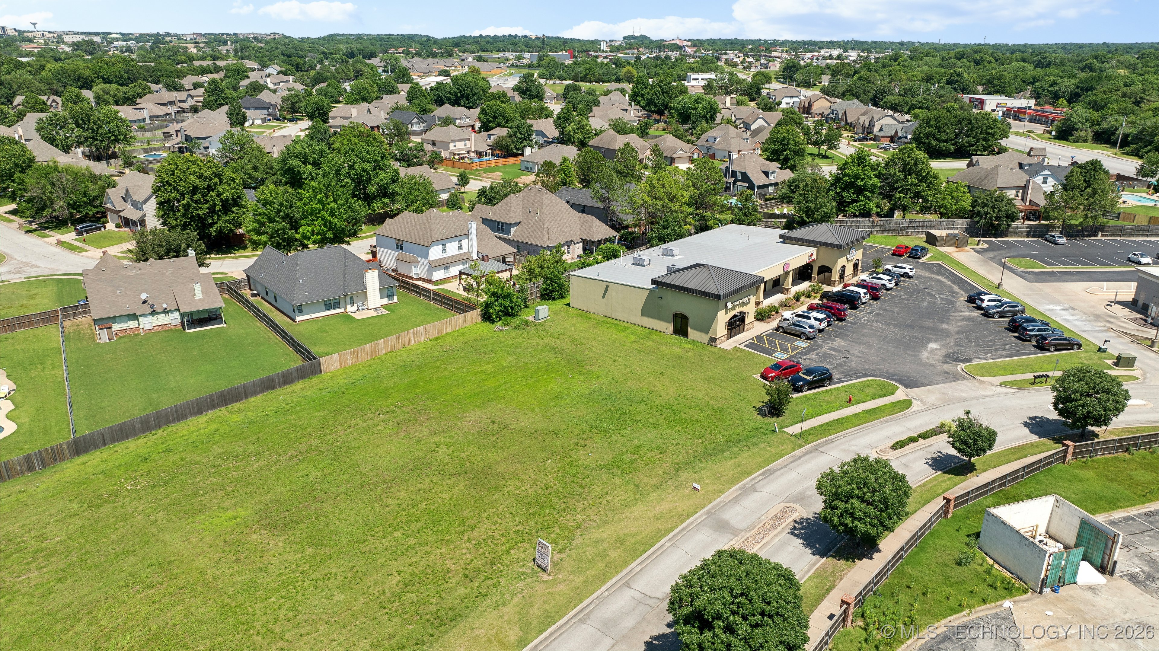 3200 W Lansing Street Property Photo 6