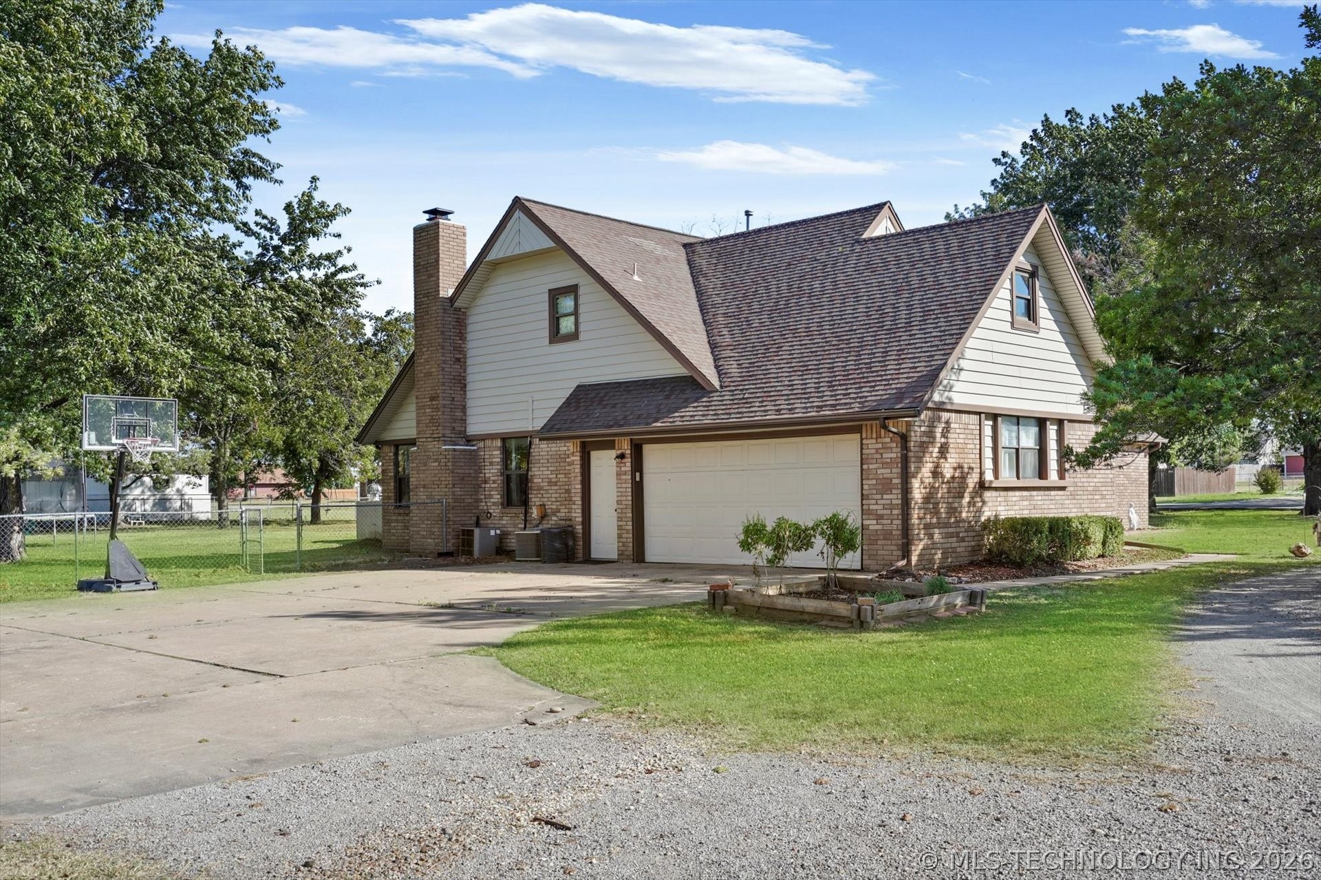 19929 E 43rd Street S Property Photo 2