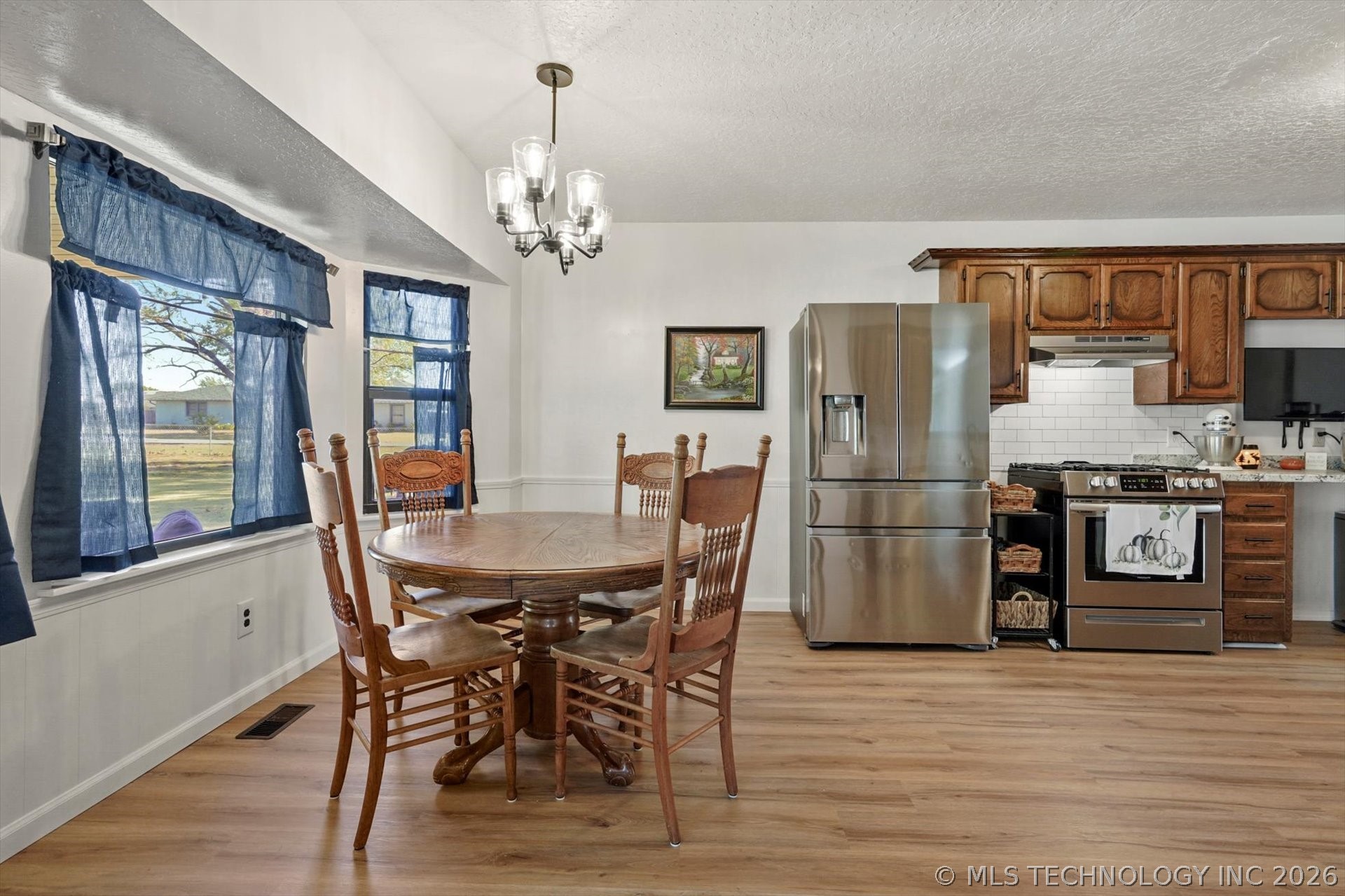 19929 E 43rd Street S Property Photo 9