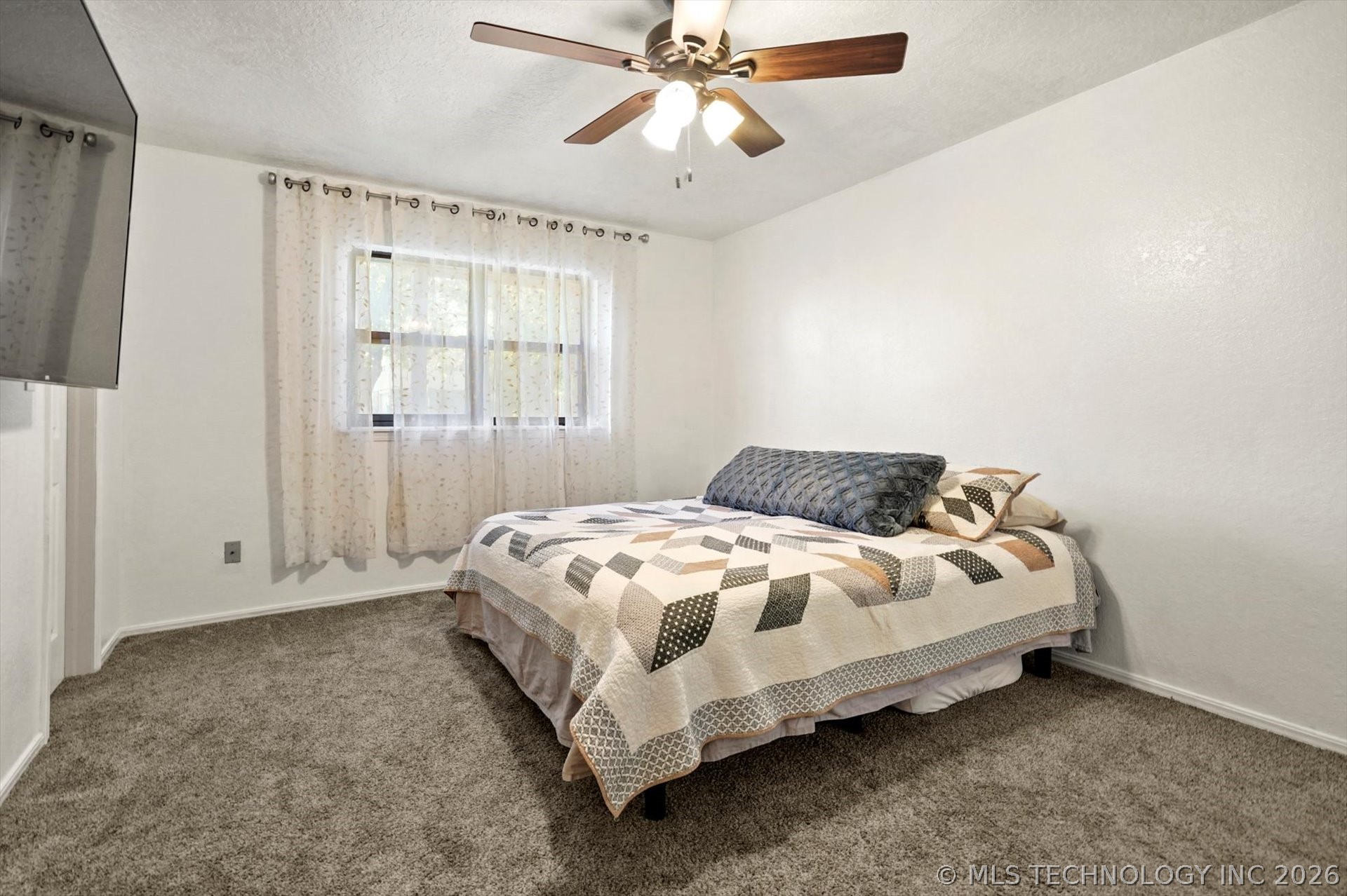 19929 E 43rd Street S Property Photo 14