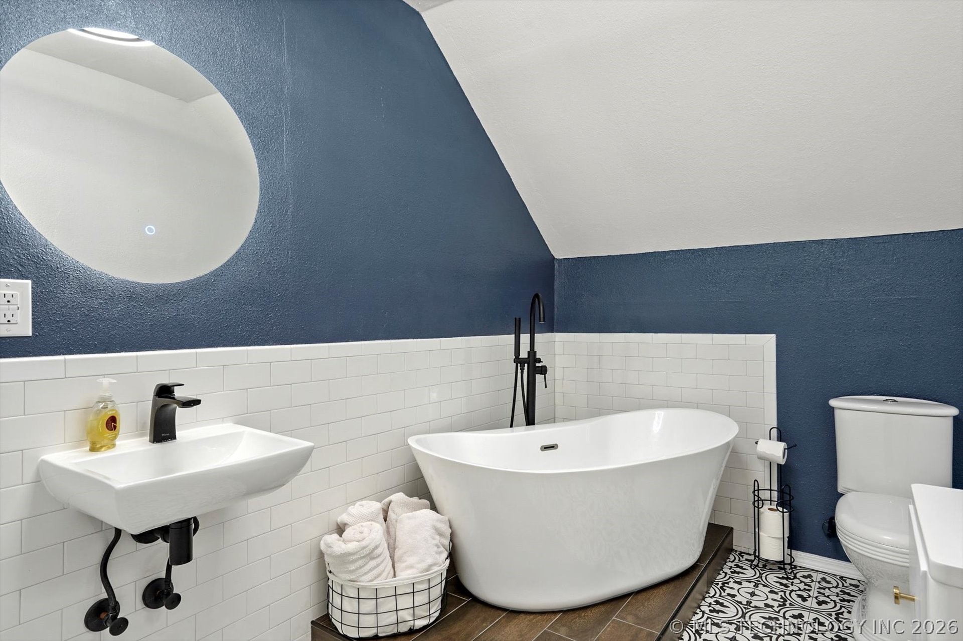 19929 E 43rd Street S Property Photo 23