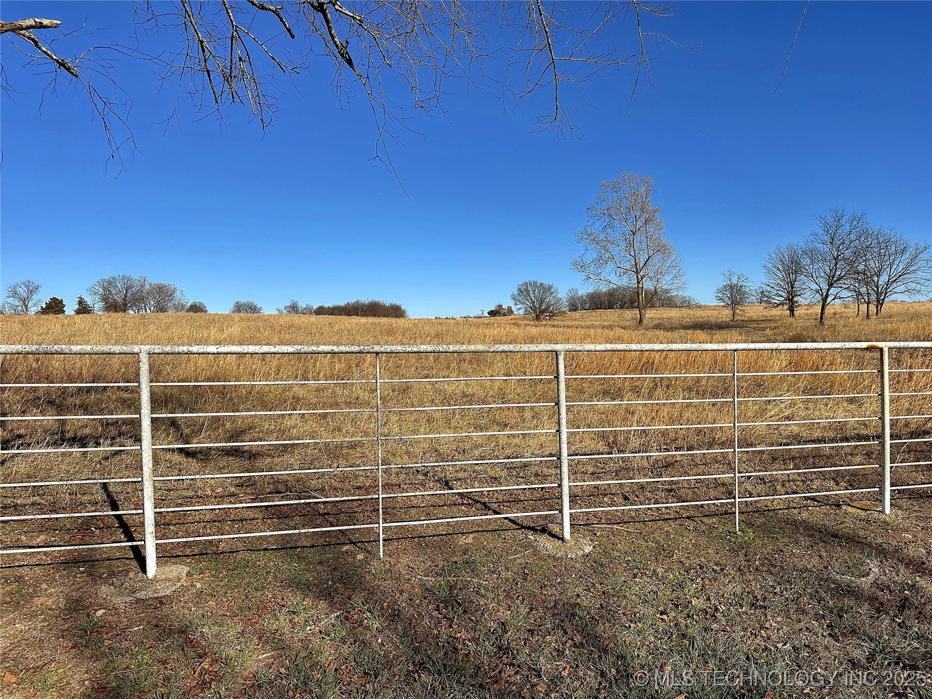 15304 W Jones Road Property Photo 1