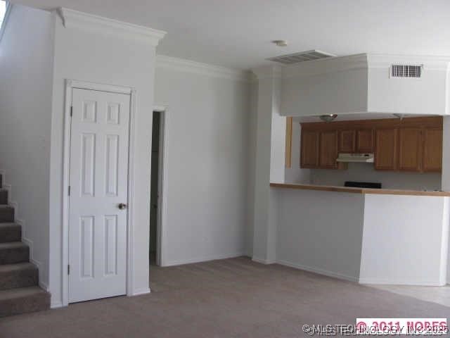 2611 W 66th Street S Property Photo 2