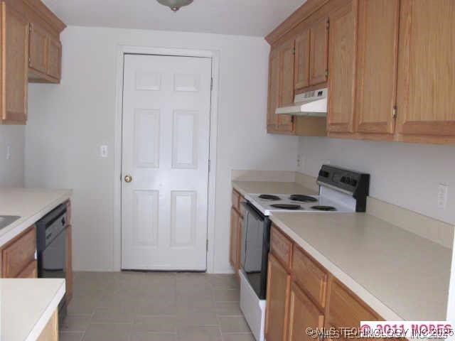 2611 W 66th Street S Property Photo 5