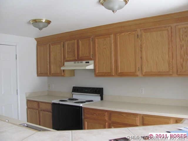 2611 W 66th Street S Property Photo 6