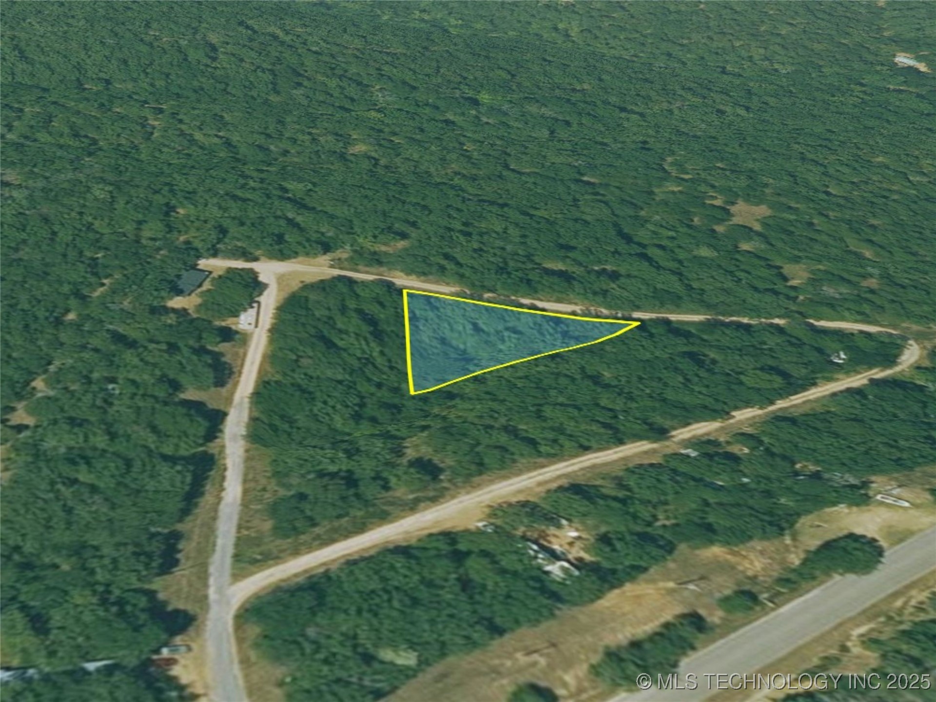 15077 Carlisle Drive Property Photo 3