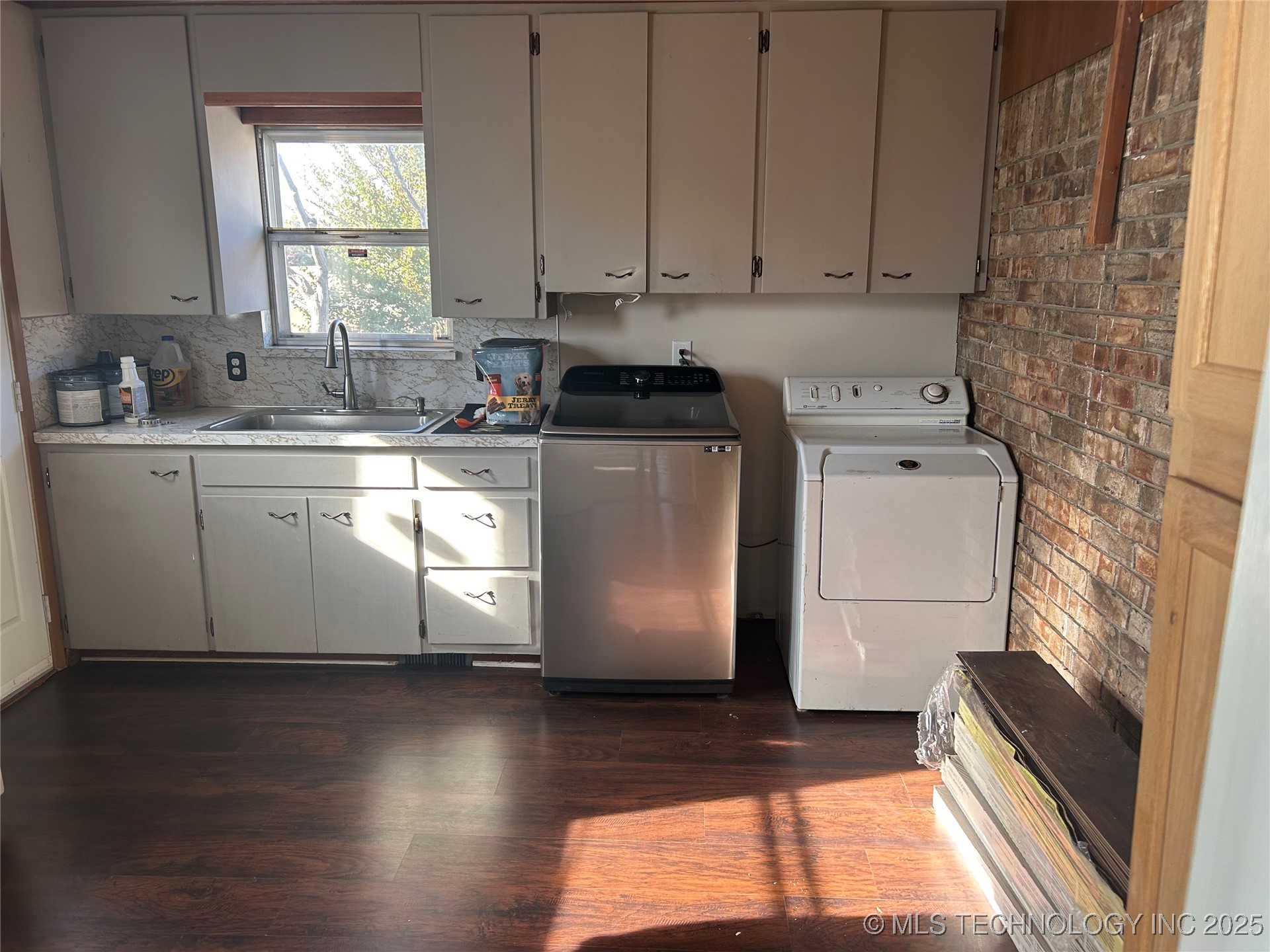 2313 S 82nd East Avenue Property Photo 12