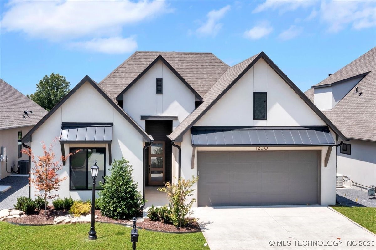 1230 N 71st Place Property Photo 2