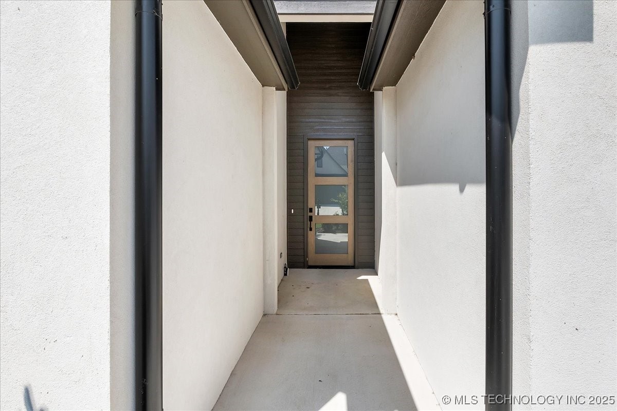 1230 N 71st Place Property Photo 5