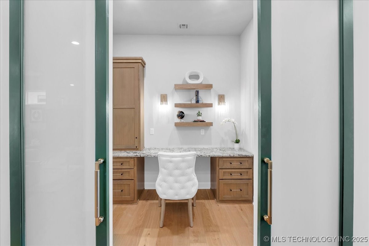 1230 N 71st Place Property Photo 8