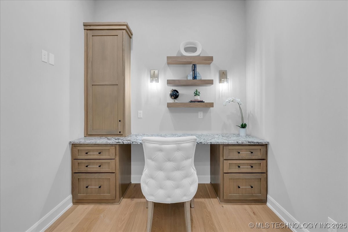 1230 N 71st Place Property Photo 9