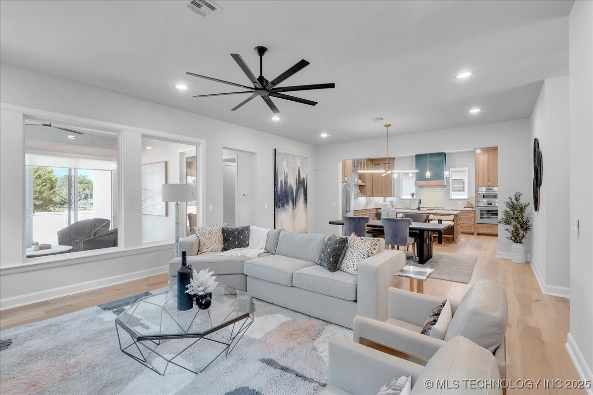 1230 N 71st Place Property Photo 10