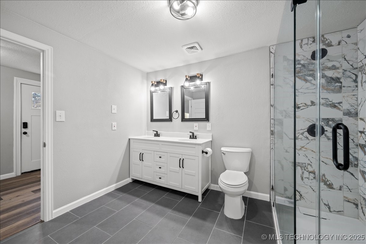 802 E Circle Property Photo 10