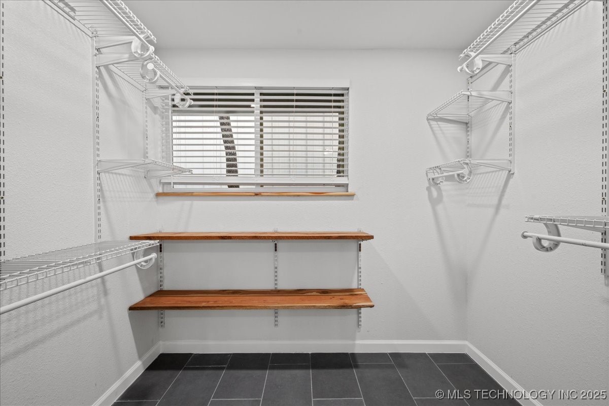 802 E Circle Property Photo 12