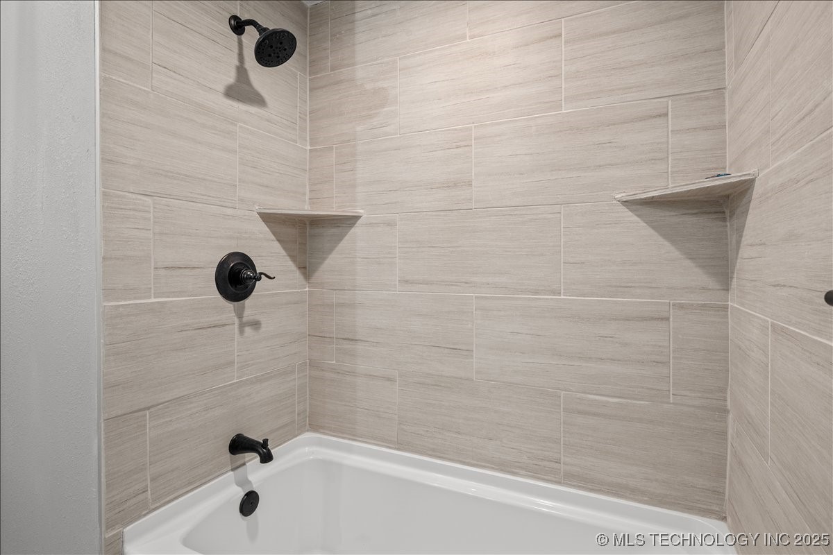 802 E Circle Property Photo 19