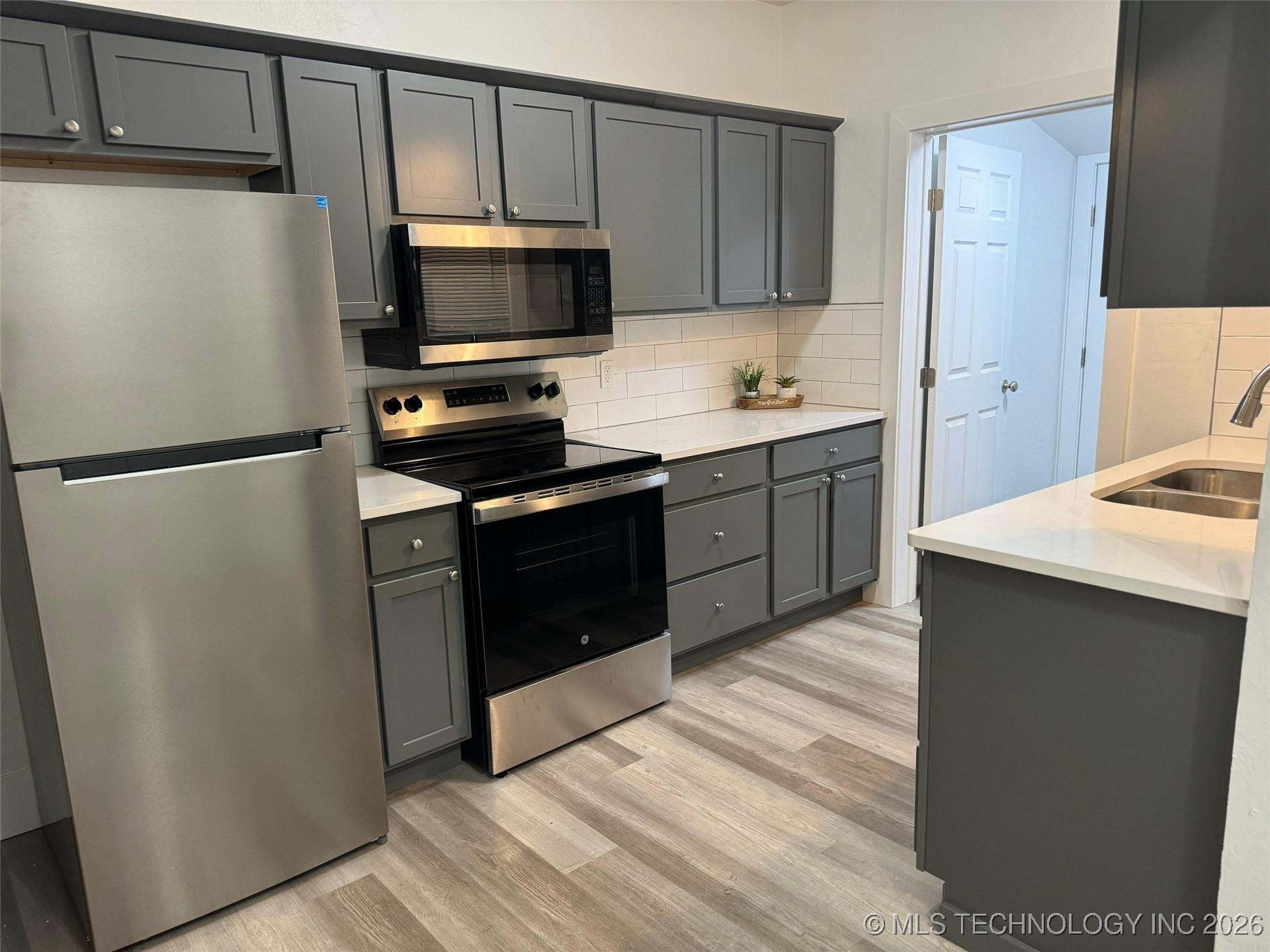 427 W 18th Street Property Photo 5