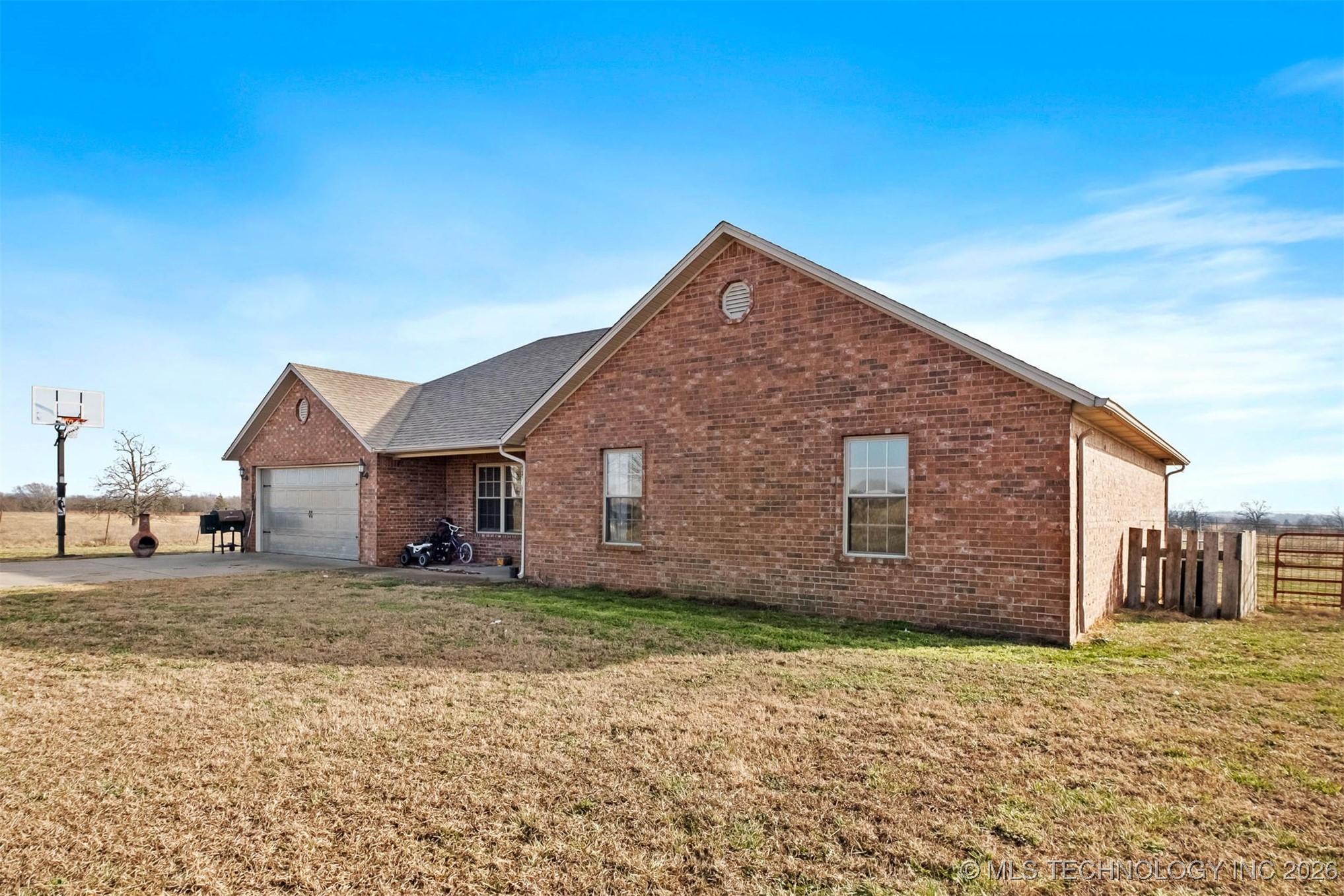 470242 E 680 Road Property Photo 1