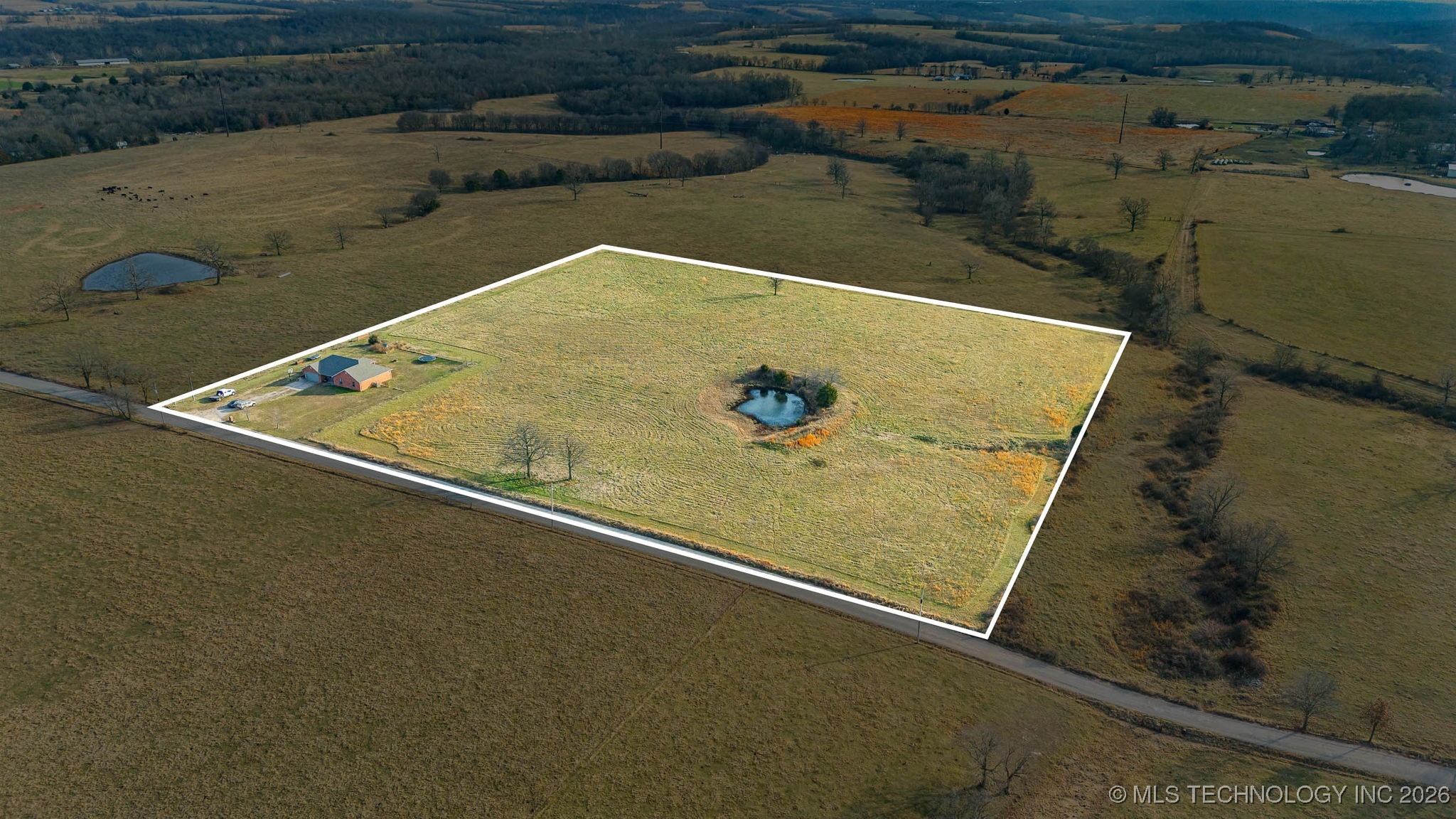 470242 E 680 Road Property Photo 4