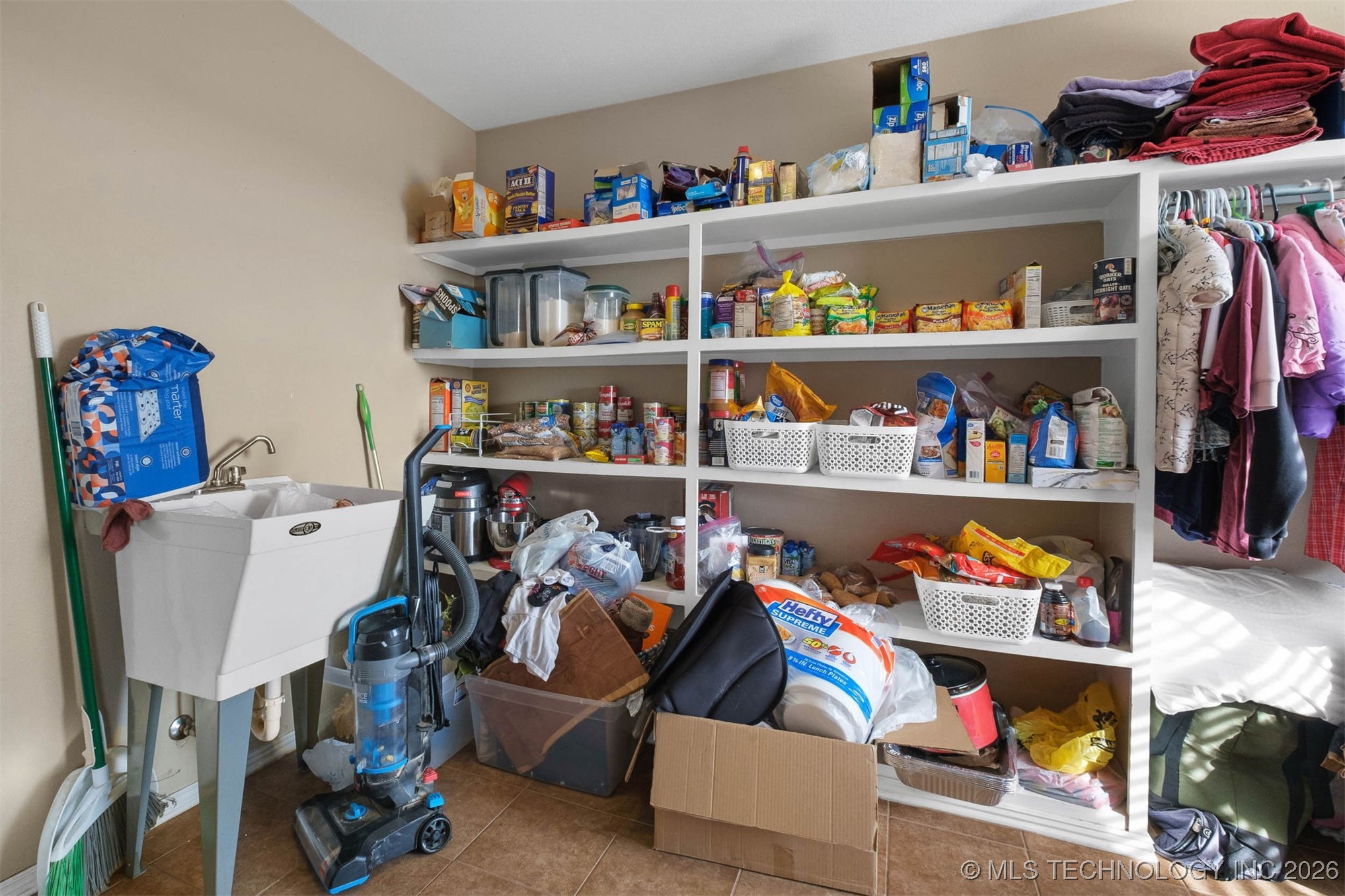 470242 E 680 Road Property Photo 26