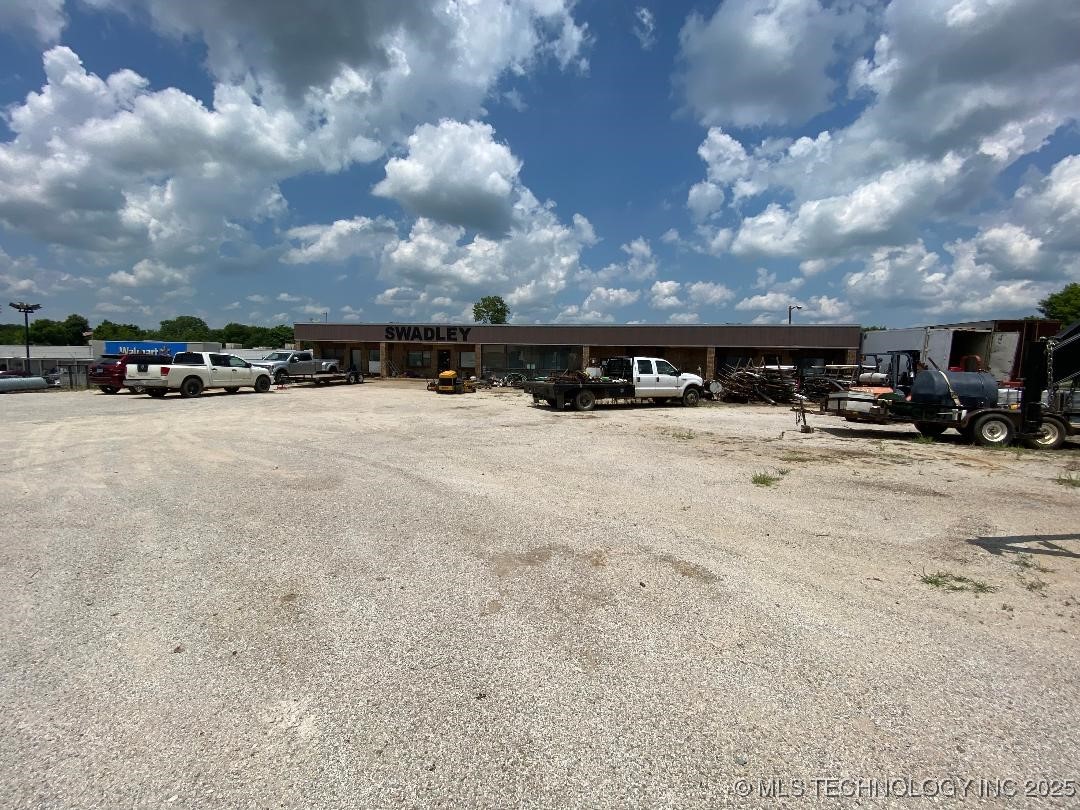 800 E Highway Property Photo 1