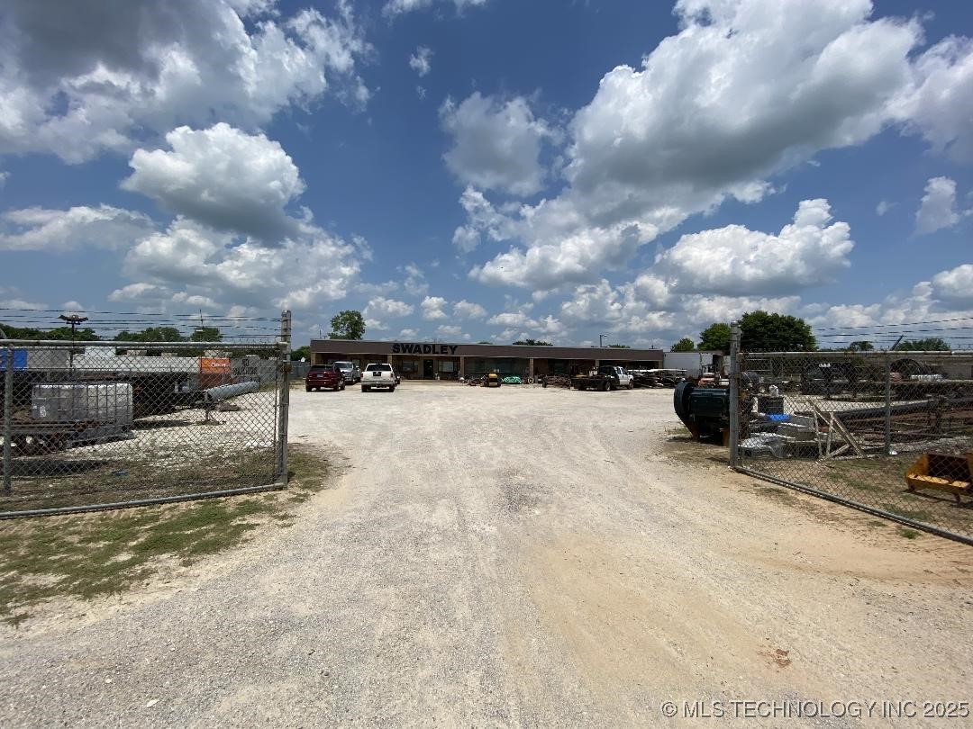 800 E Highway Property Photo 2