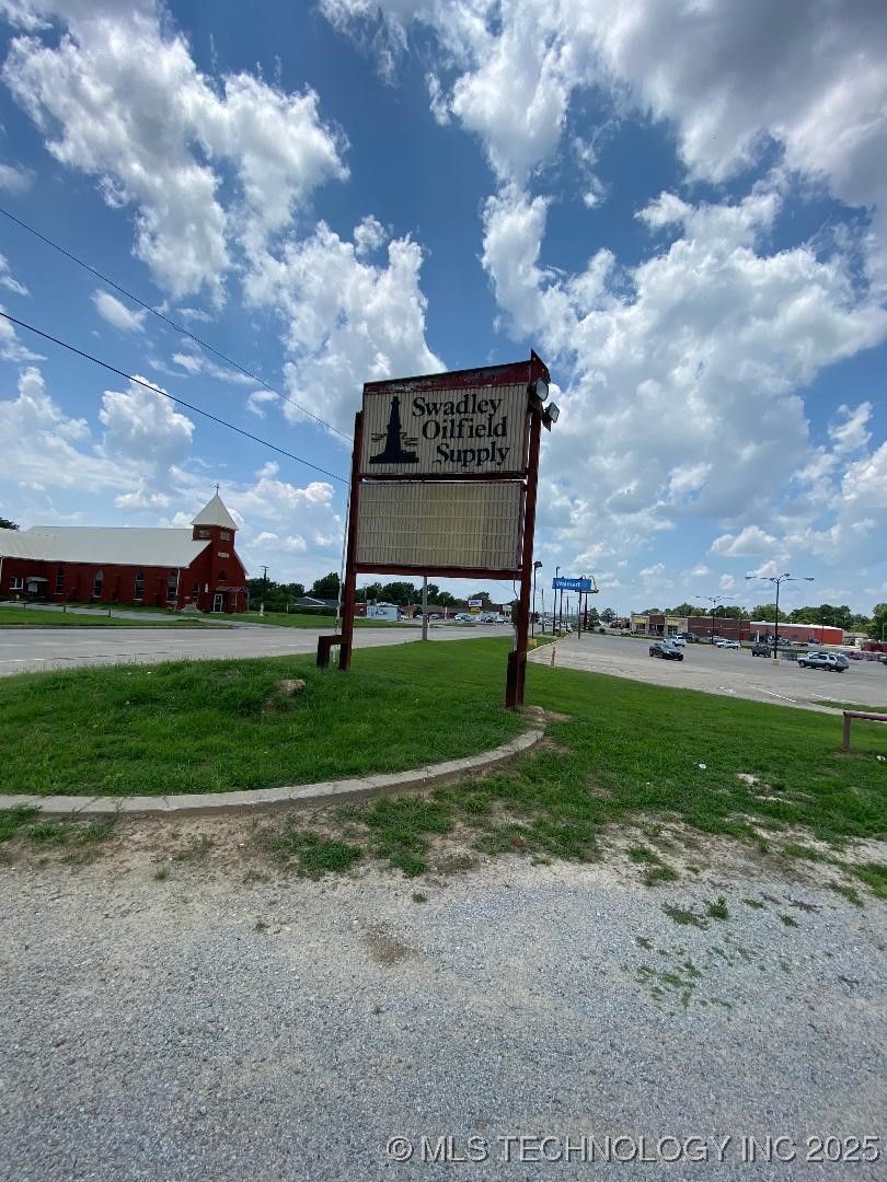 800 E Highway Property Photo 3