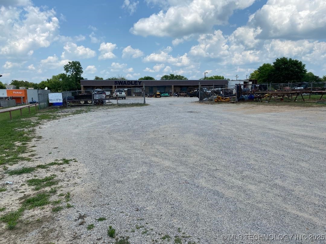 800 E Highway Property Photo 4