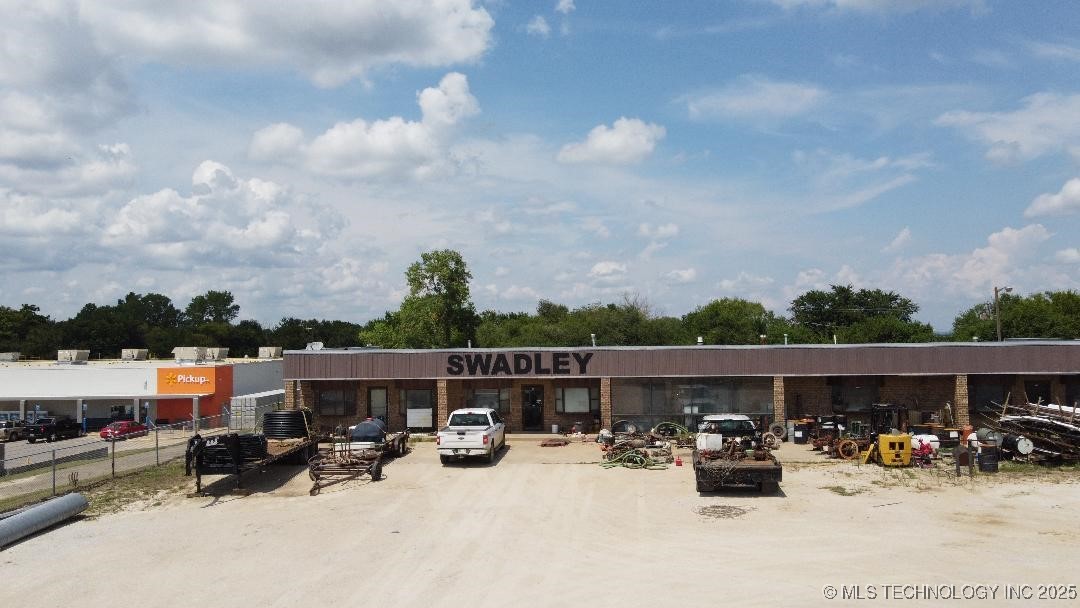 800 E Highway Property Photo 10