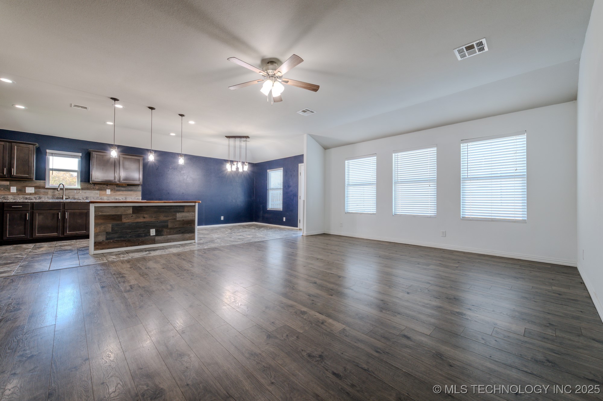 5811 E 146th Place S Property Photo 4