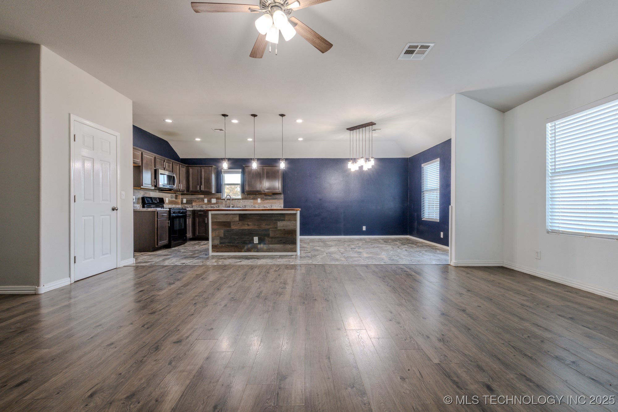 5811 E 146th Place S Property Photo 6