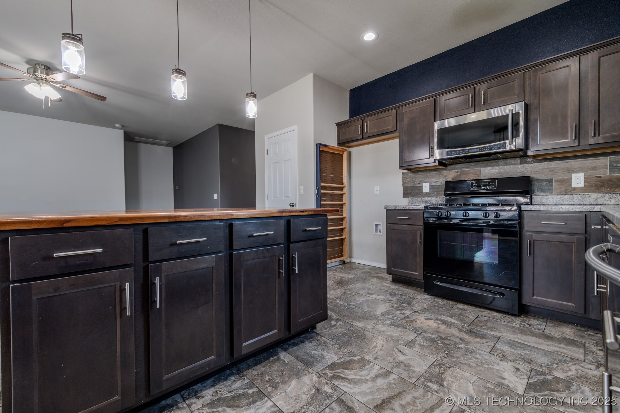 5811 E 146th Place S Property Photo 10