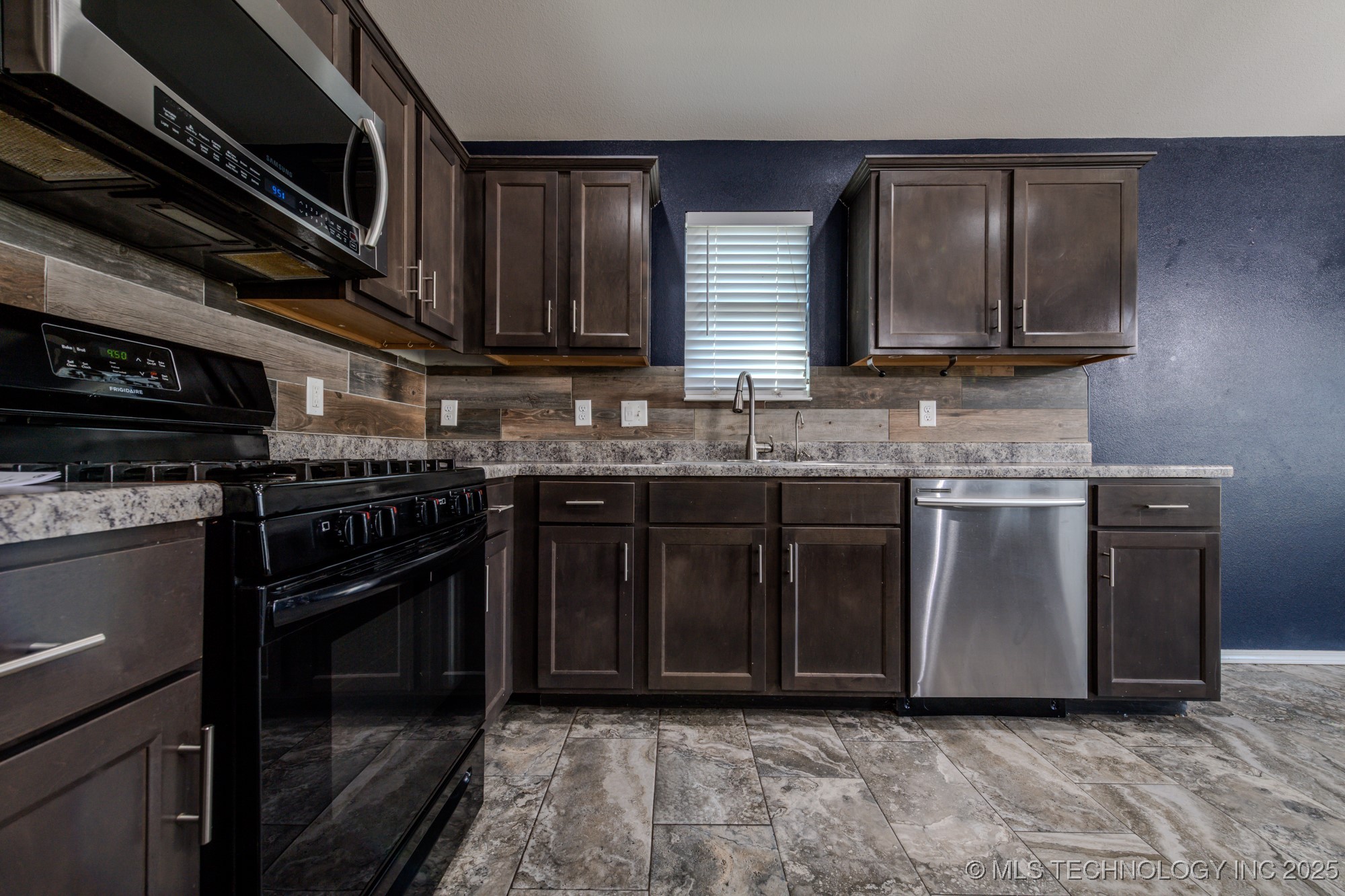 5811 E 146th Place S Property Photo 11