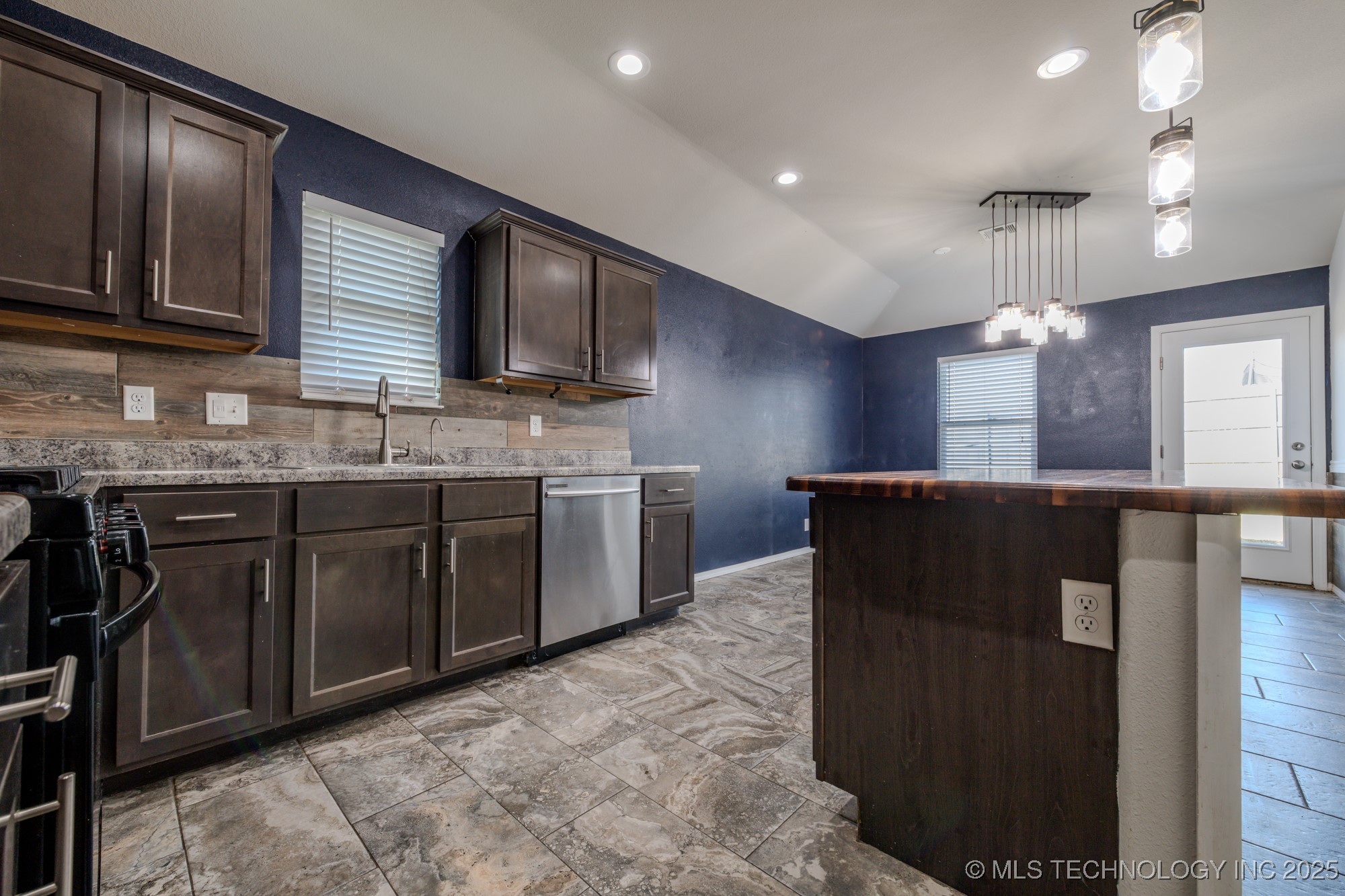 5811 E 146th Place S Property Photo 12