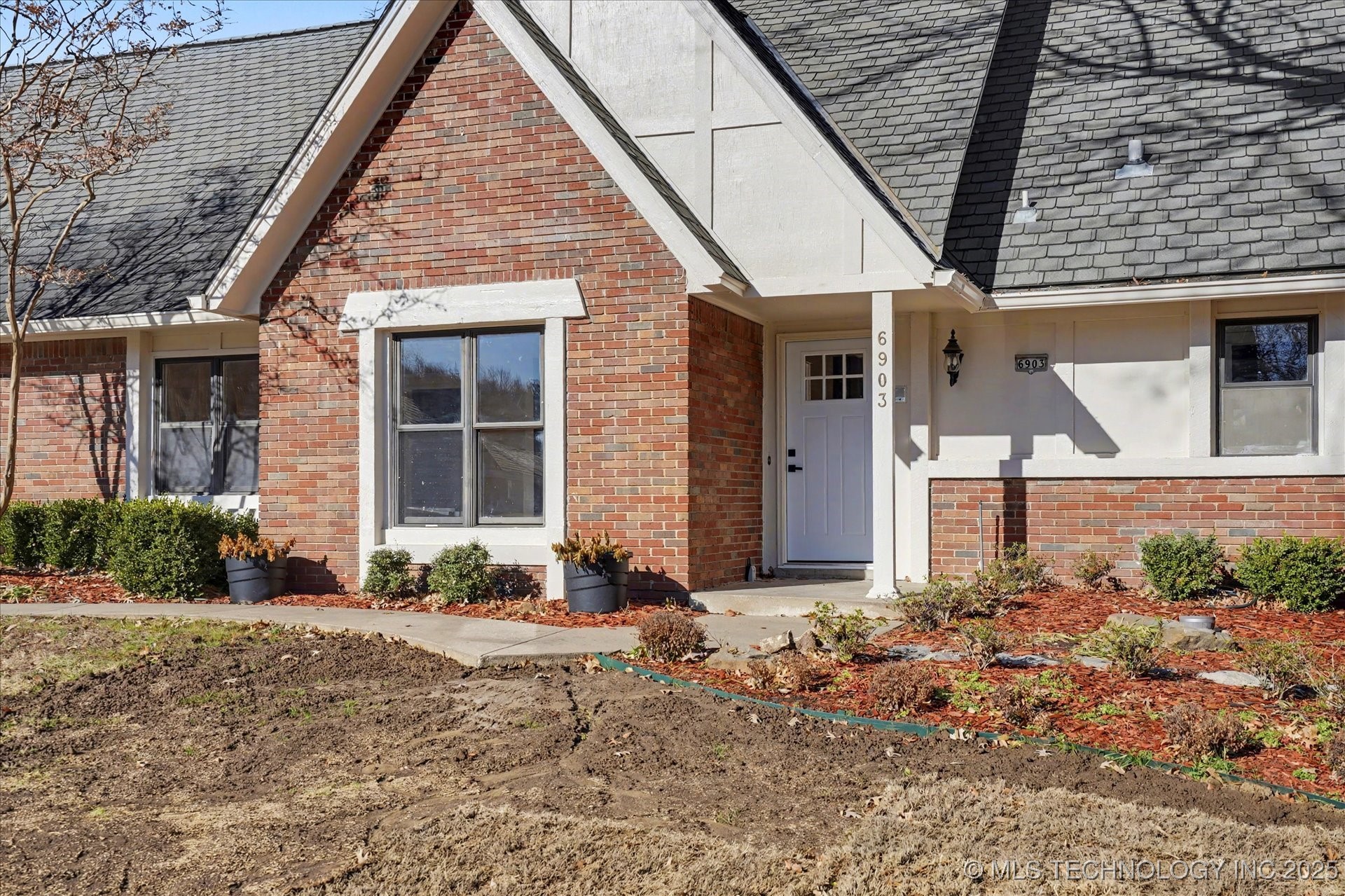 6903 E 63rd Street Property Photo 2