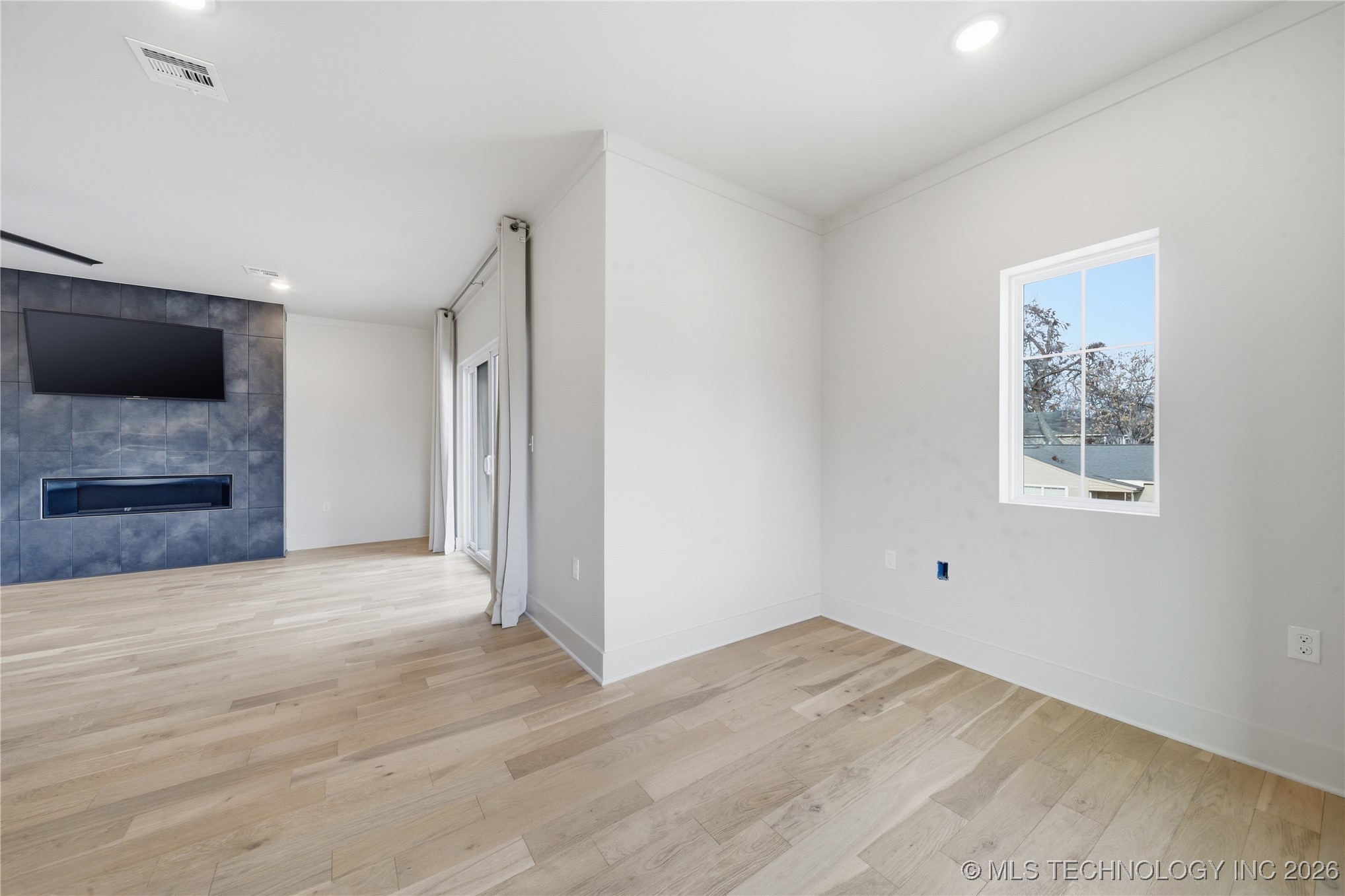 3767 S Riverside Drive E 3767 Property Photo 6