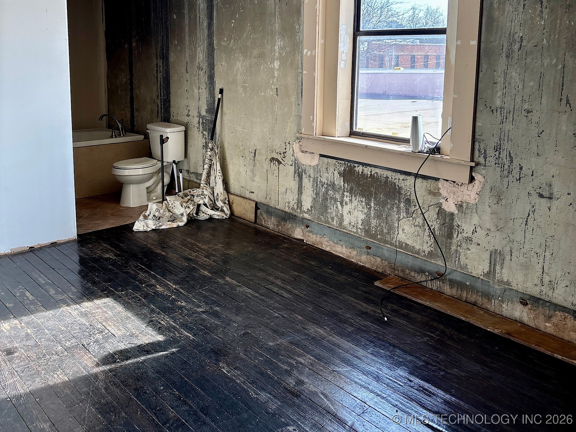 120 N Main Street Property Photo 36