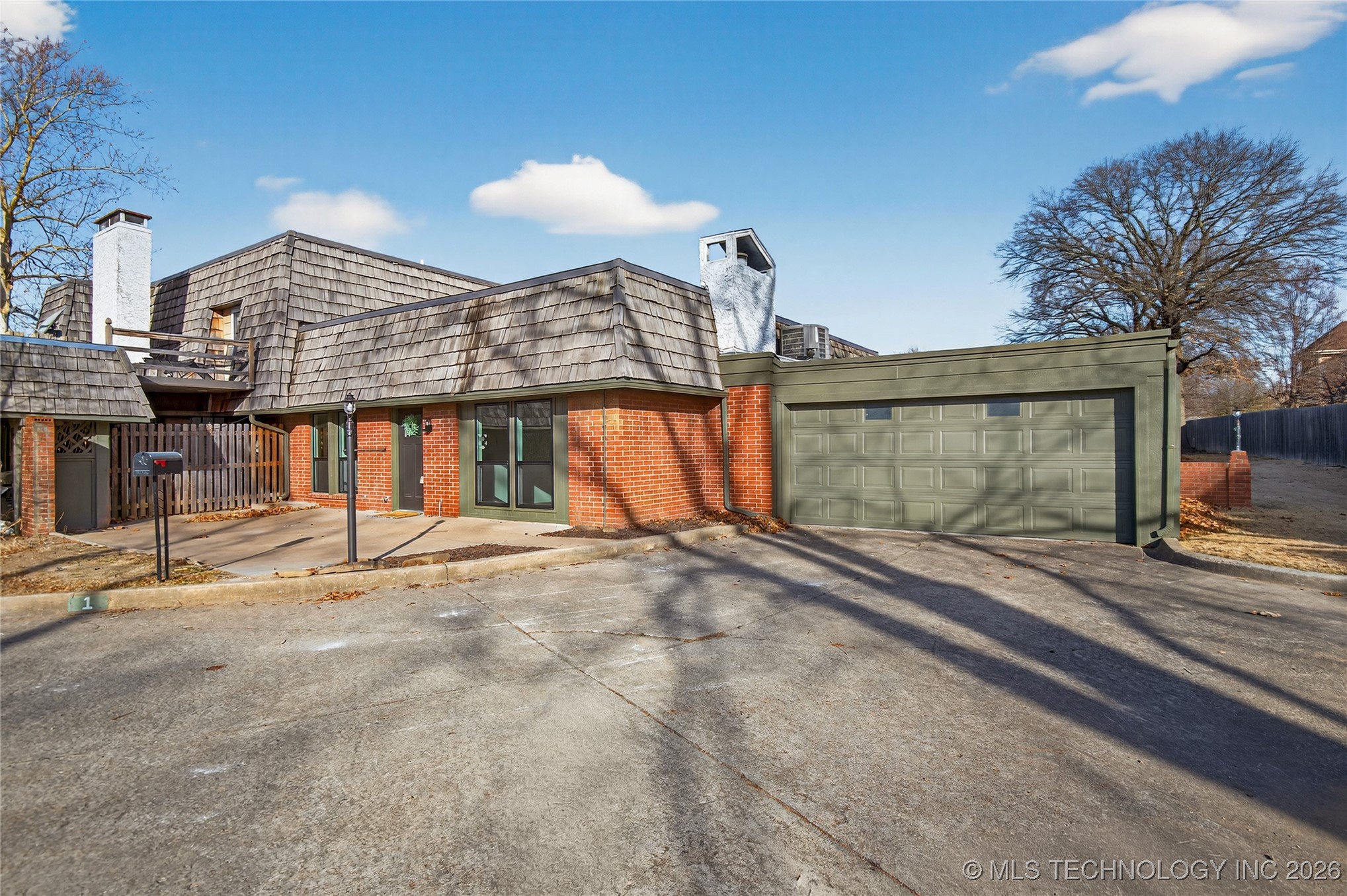 1 Se Shadowlake Drive 1 Property Photo 2